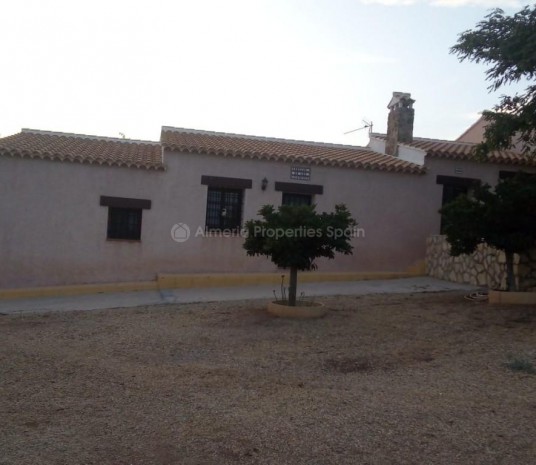 Country House met 4 slaapkamers in Lorca