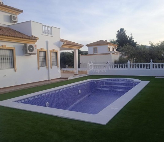 Villa met 4 slaapkamers in Arboleas